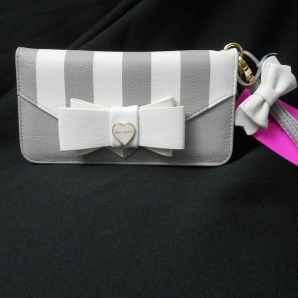 Betsey Johnson Handbags - Betsey Johnson BOW WALLET WRISTLET